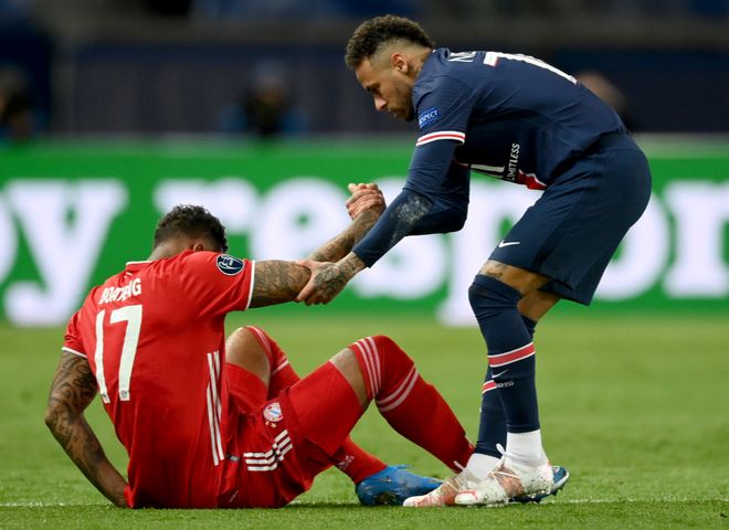 开云体育app-包含巴塞罗那训练开放日，集结日门线救险引观众欢呼，德国杯在即，更衣室氛围转暖的词条