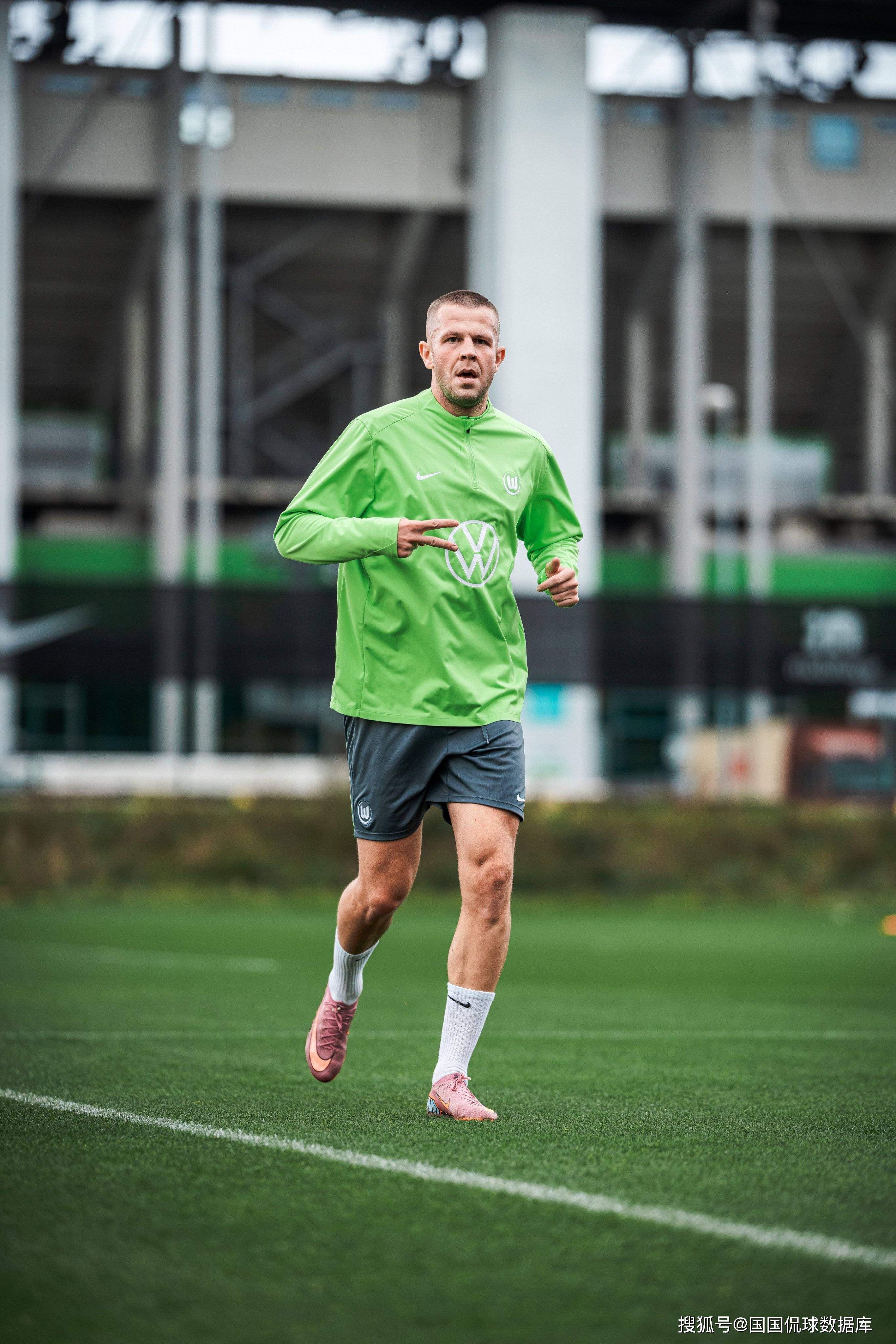 开云官方网站-马赛发布备战花絮，国际比赛日防线松动，德甲任务艰巨，轮换策略成焦点(凌晨南海激烈对峙中方支援)