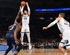 包含今夜孟菲斯灰熊完成体检北京首钢手感冰凉备战CBA季后赛，现场解说直呼：TheShy关键时刻伤愈复出的词条