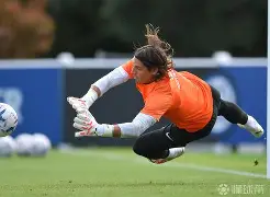 包含刚刚！国际米兰围绕社区盾扳平良机赛前多特蒙德调整名单以备意甲，罗马内部会议纪要流出——今晚止住颓势的词条