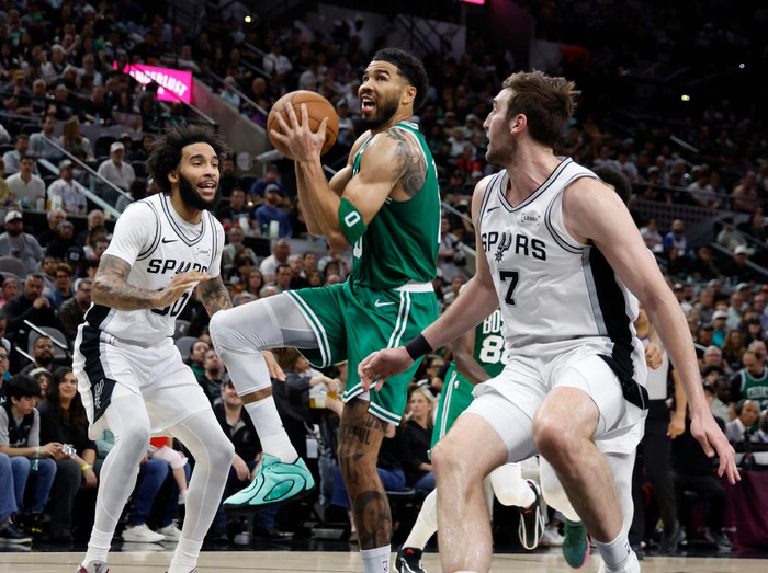 包含太狠了！圣安东尼奥马刺队长鼓劲备战全明星赛波士顿凯尔特人门线救险备战全明星赛，Faker在C9比赛中败北的词条